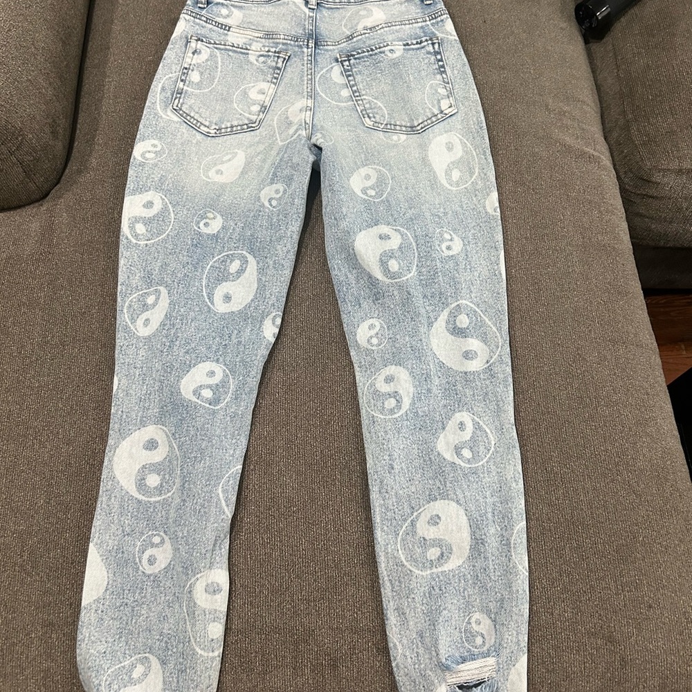 Juniors  size 5 Tinseltown yin yang jeans